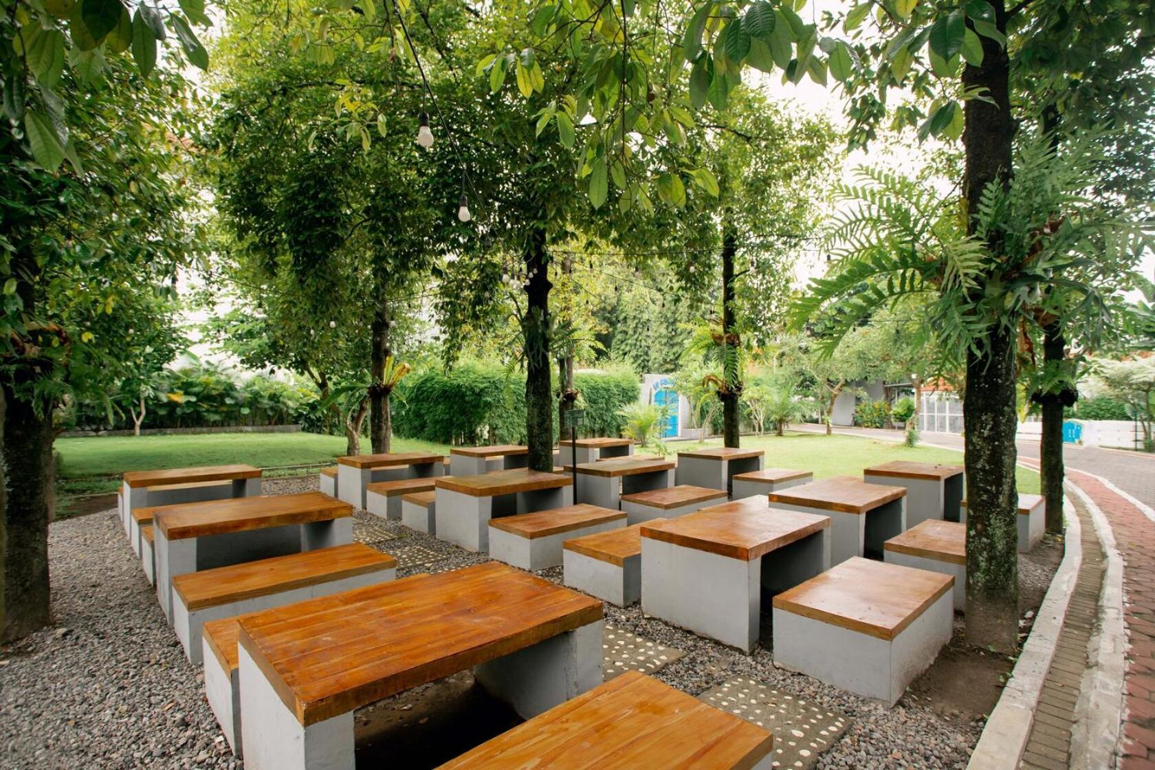 Lpp Garden Hotel Maguwo Экстерьер фото