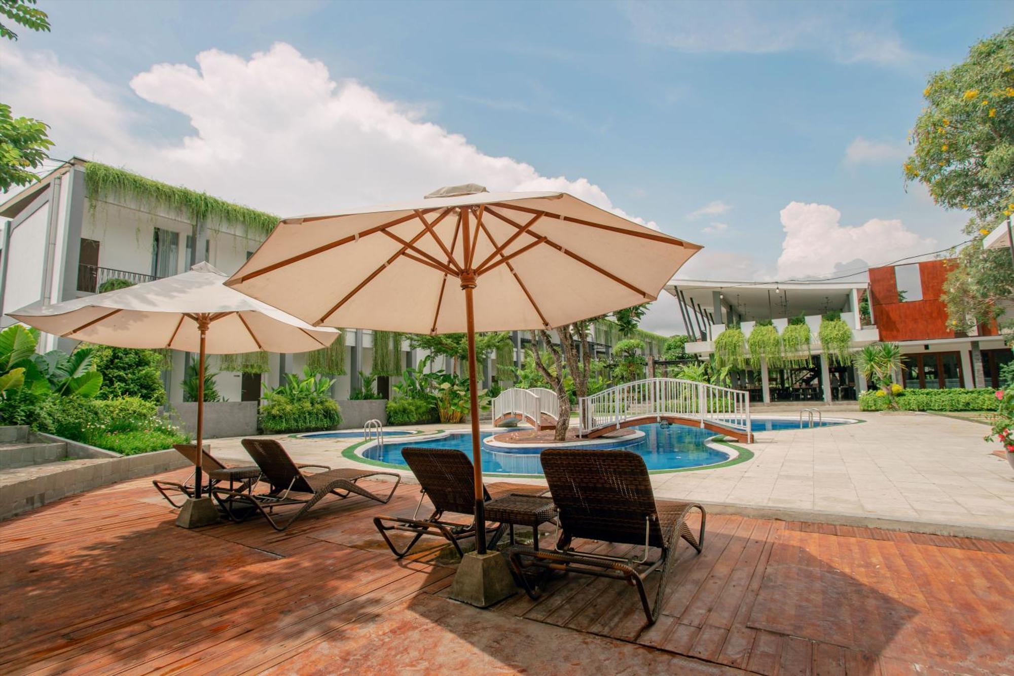 Lpp Garden Hotel Maguwo Экстерьер фото